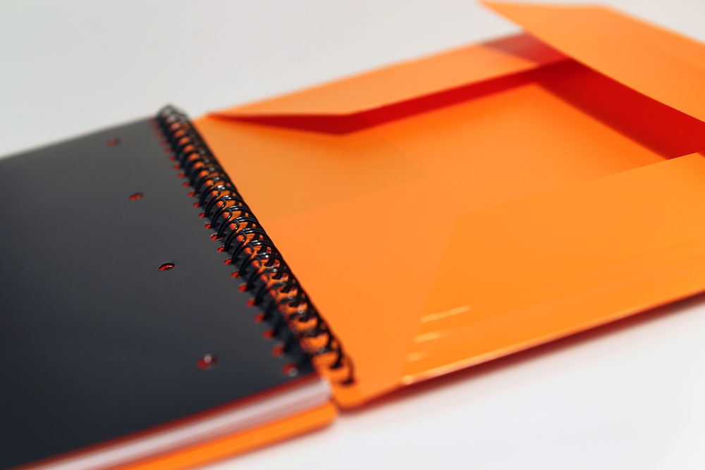 Kołonotatnik OXFORD INTERNATIONAL ORGANISERBOOK z teczką A4+ 80 kartek kratka - obrazek 4