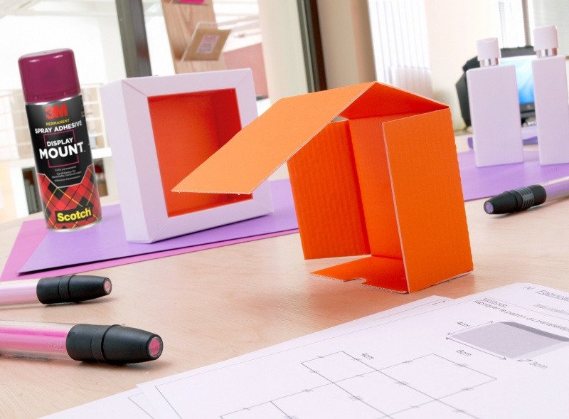 Klej w sprayu 3M Displaymount, permanentny, 400 ml - obrazek 2