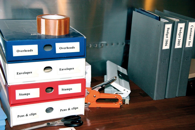 Kieszeń samoprzylepna Q-CONNECT, na wizytówki, rozc. na dł. boku, 60x95mm, 100szt. - obrazek 2