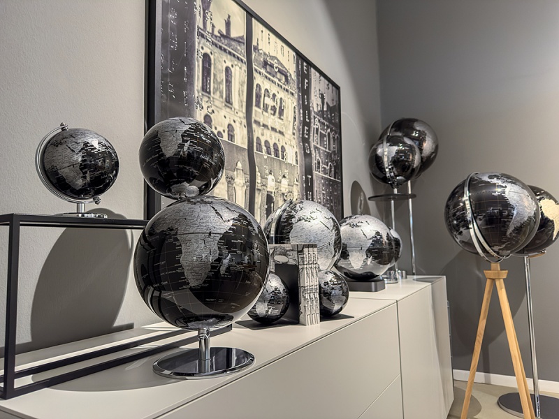 Globus TROIKA Terra Light, śr. 25cm, metalowa podstawa, czarno-srebrny - obrazek 8