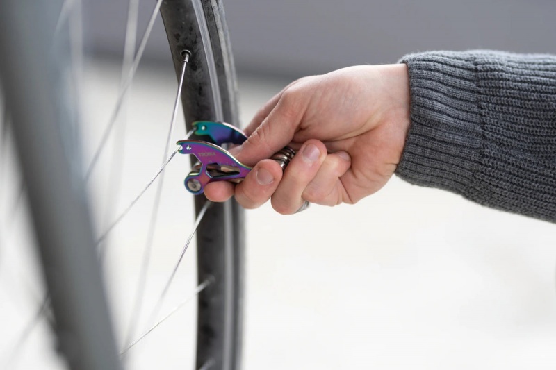 Narzędzie wielofunkcyjne do rowerów TROIKA Bike Multitool, 18 funkcji, opalizujący - obrazek 4